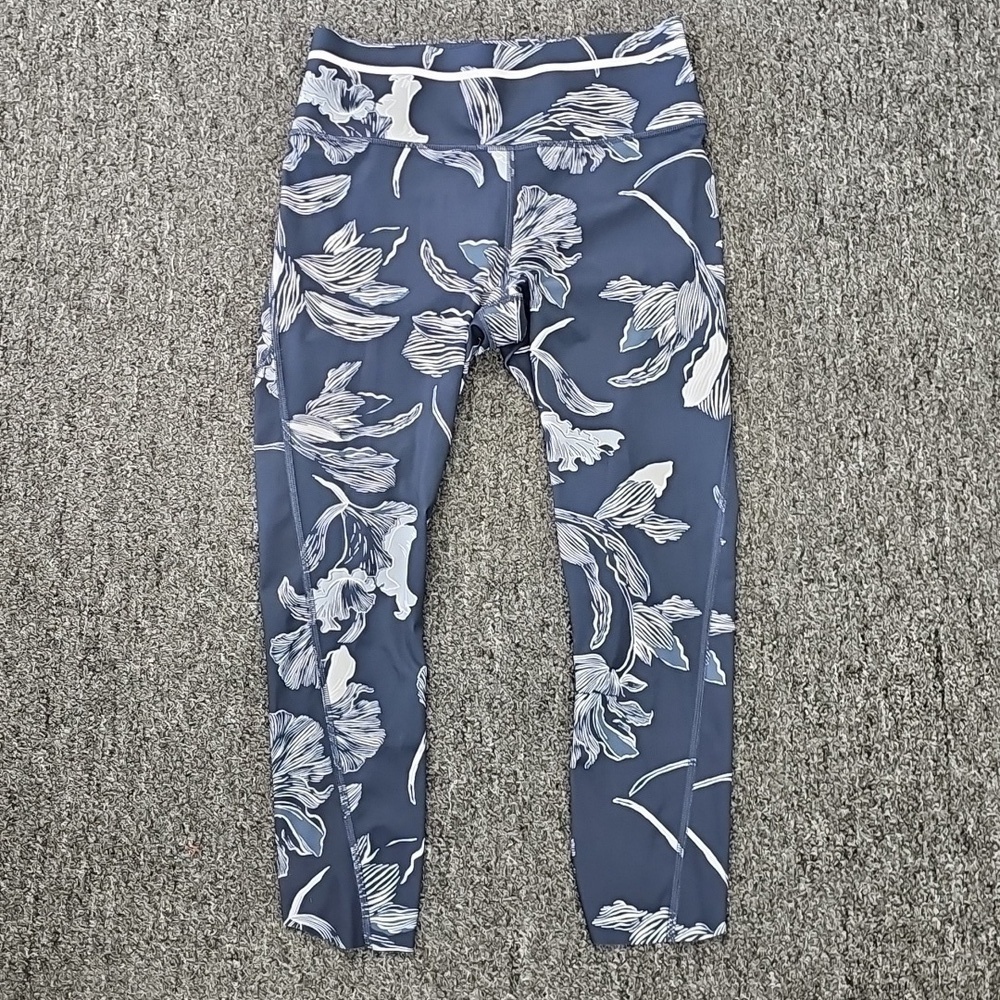 Athleta Salutation 7/8 Leggings Small Water Flower